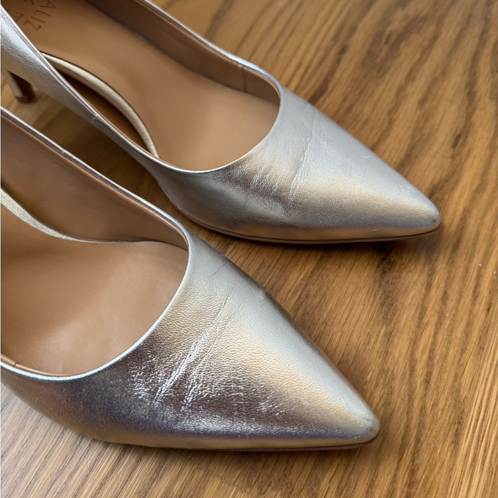 EUC Naturalizer Everly Pump Heels Silver Leather, Low Heel, Women's 8M - Picture 7 of 16
